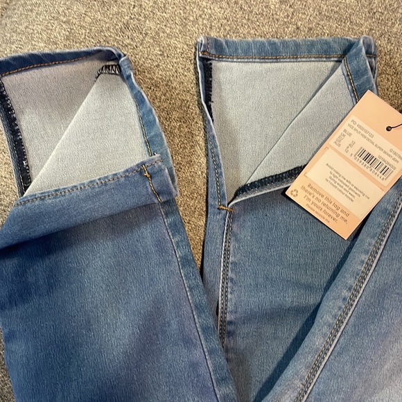 Missguided new hem detail super skinny Jean size 8 - Picture 2 of 2